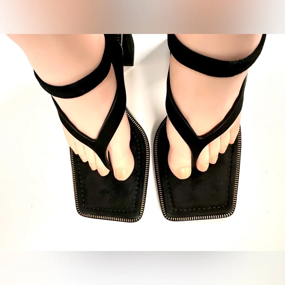 Good American Block Heel Thong Sandals- Black Suede